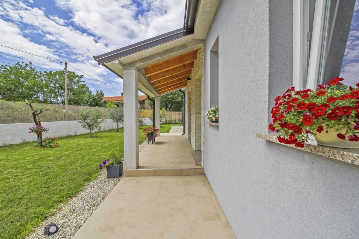 Natascha In Pamici - Haus Fuer 6 Personen Villa Zminj Exterior photo