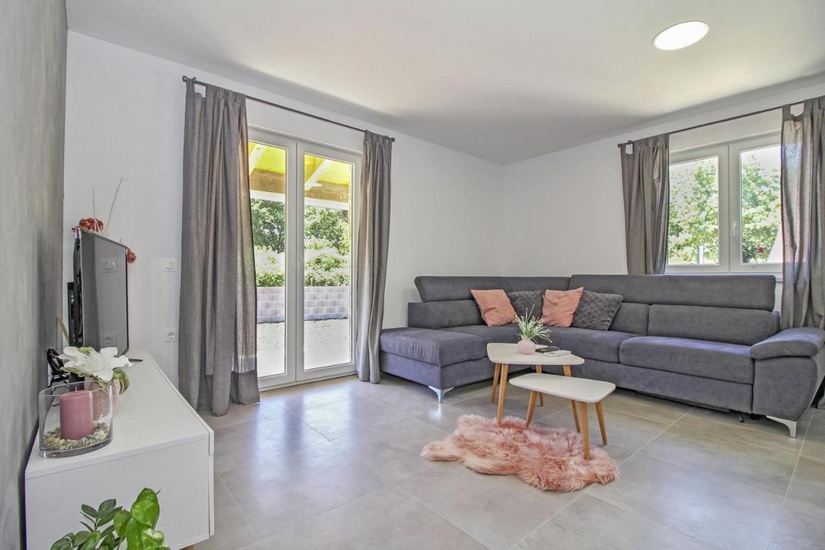 Natascha In Pamici - Haus Fuer 6 Personen Villa Zminj Exterior photo