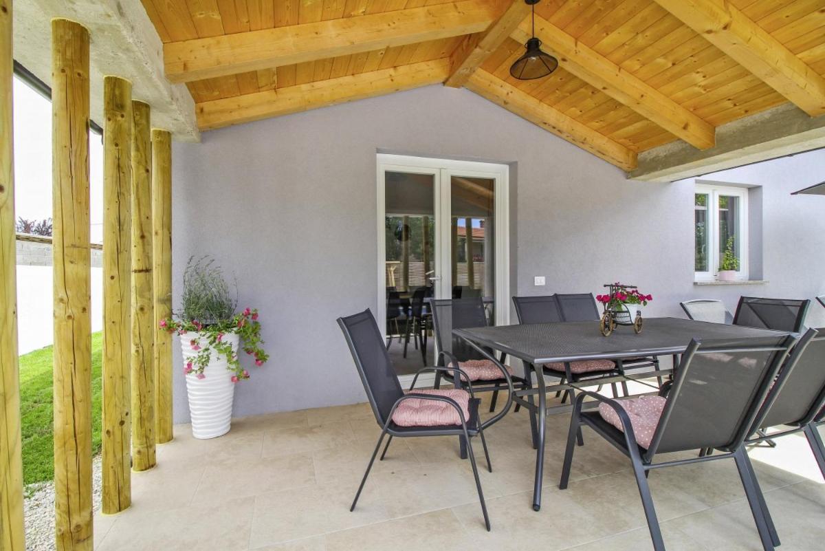 Natascha In Pamici - Haus Fuer 6 Personen Villa Zminj Exterior photo